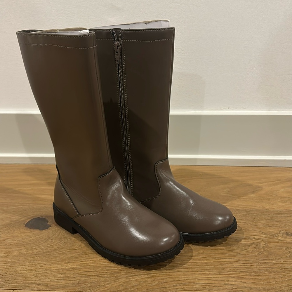 New Gap boots—size 2